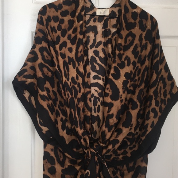 🛍 Leopard Print Kimono - Picture 5 of 7